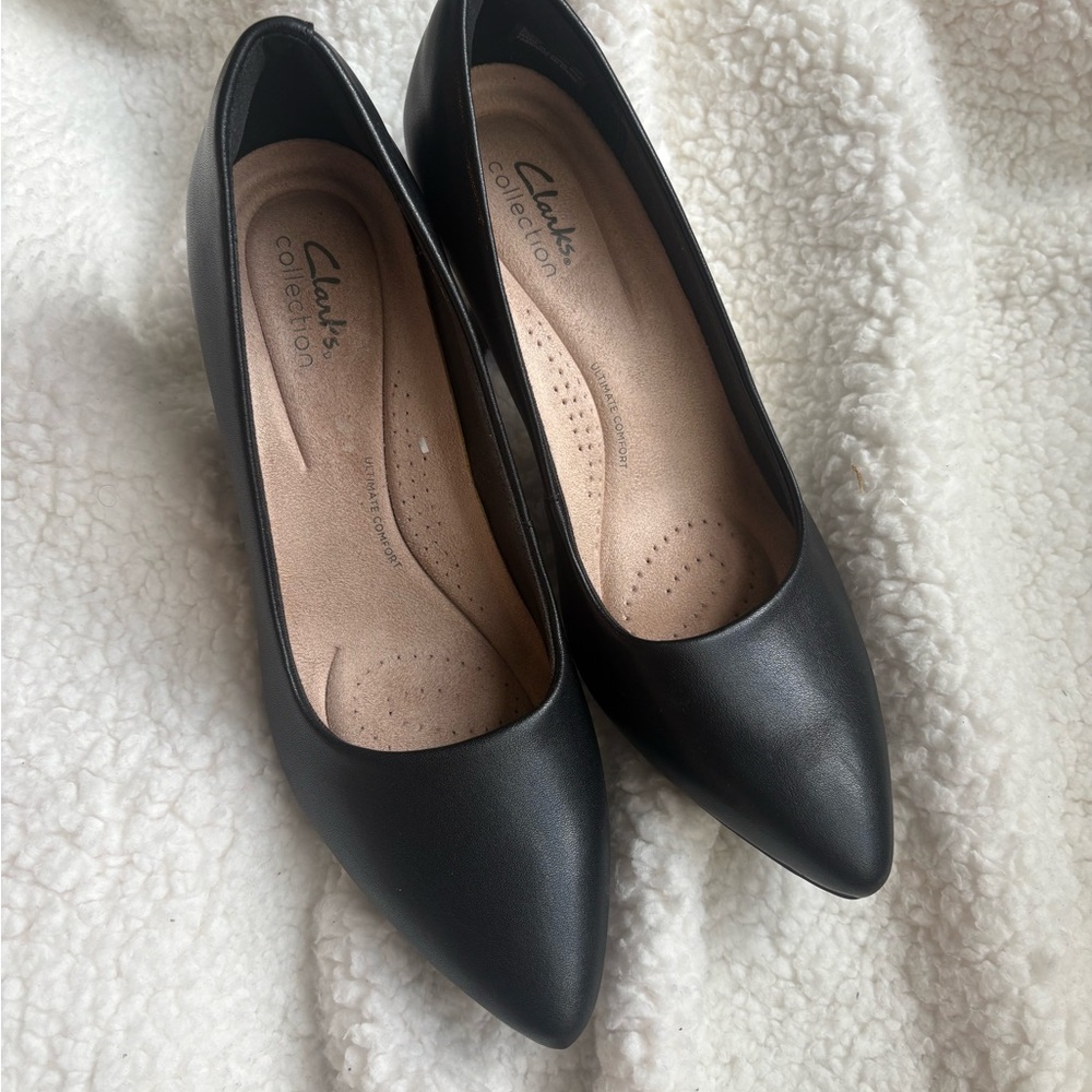 Clarks Women's Black Leather Flats